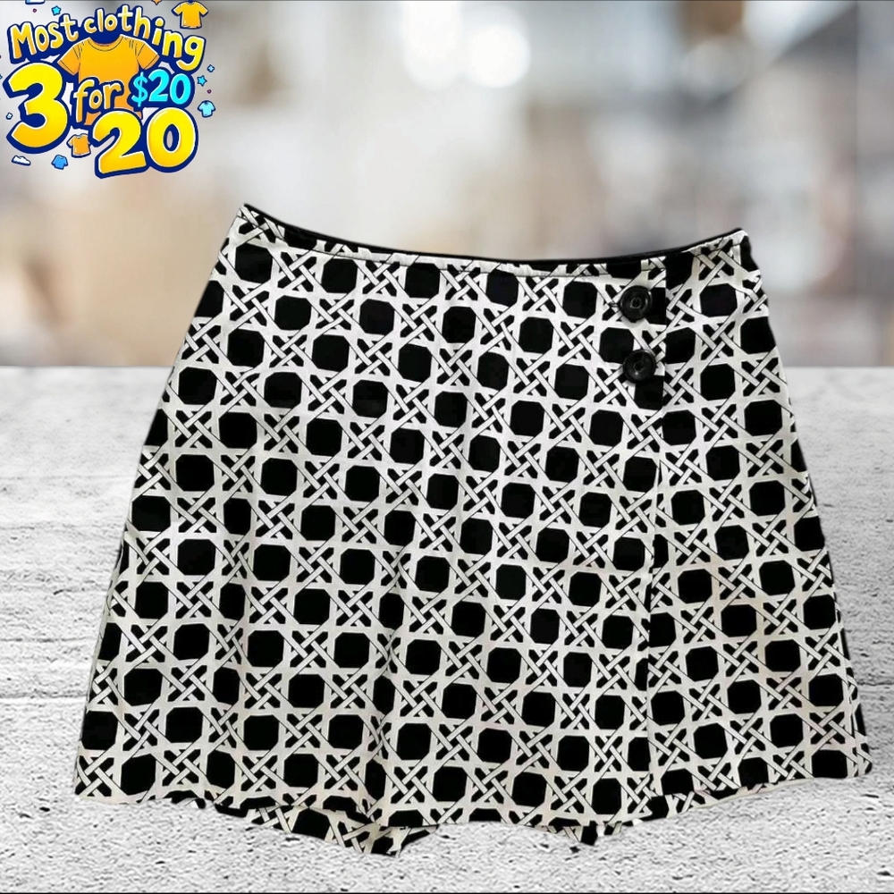 White house black market black and white skorts size 12
